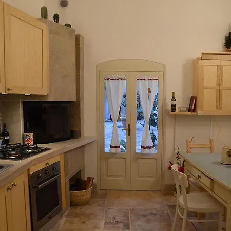 Casa Zia Cecchina לינה וארוחת בוקר בארי